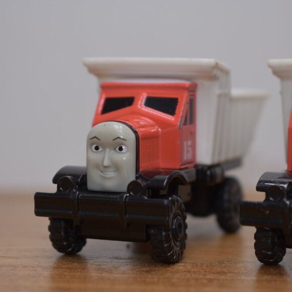 Max 15 N Monty 16 Trucks Diecast Take N Play Thomas & Friends Trains Engine 2010 - Picture 3 of 12